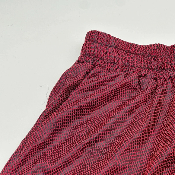Men’s shorts size Small Activewear Gym Training Red Snake Skin - Picture 4 of 8